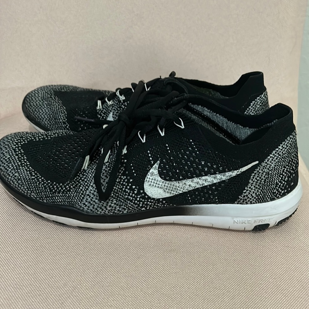 Nike free rn sneakers